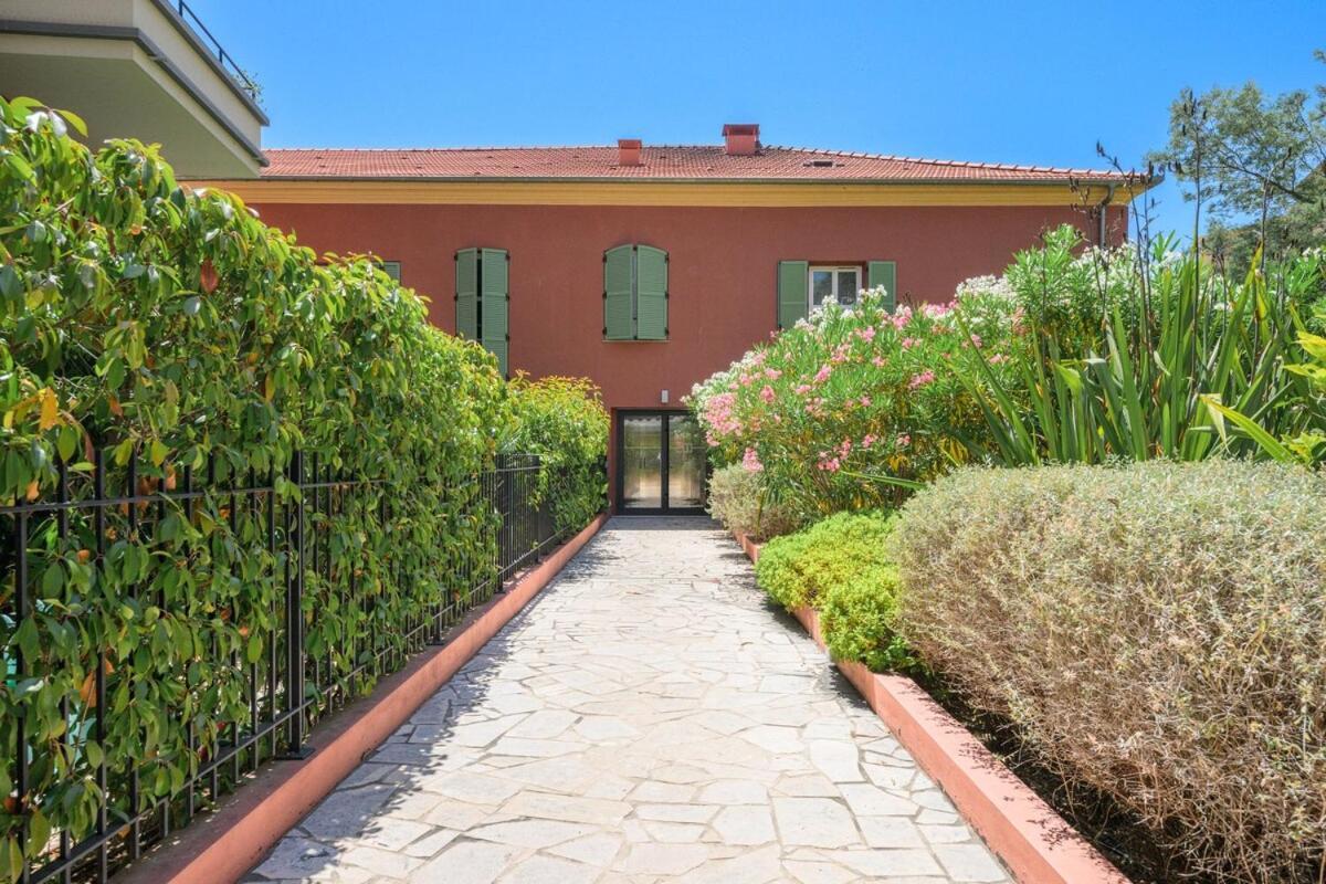 Le Coq Wagner - Garage - Swimming Pool Menton Exterior foto